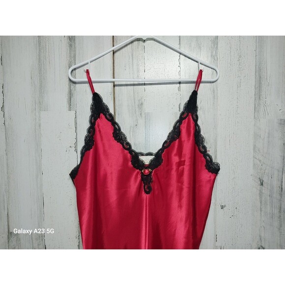 Inner Most red satin with black lace trim size Medium - Picture 3 of 5